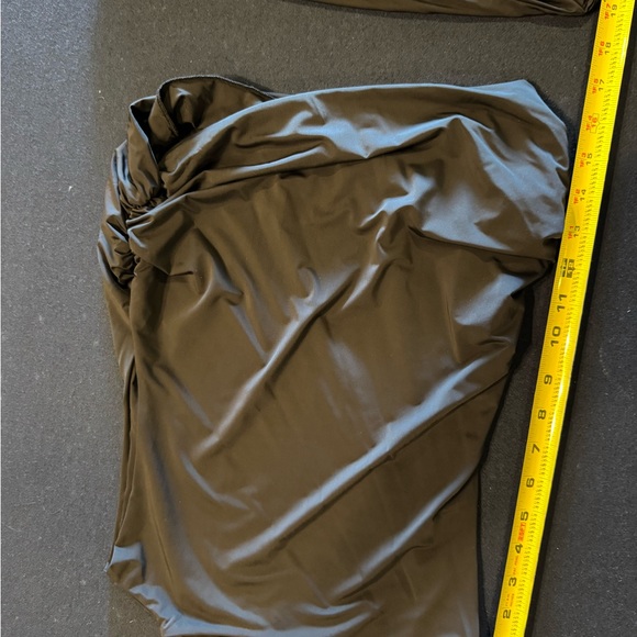 Lulus Black NWOT two piece scrunched skirt set Sz L - Picture 5 of 13